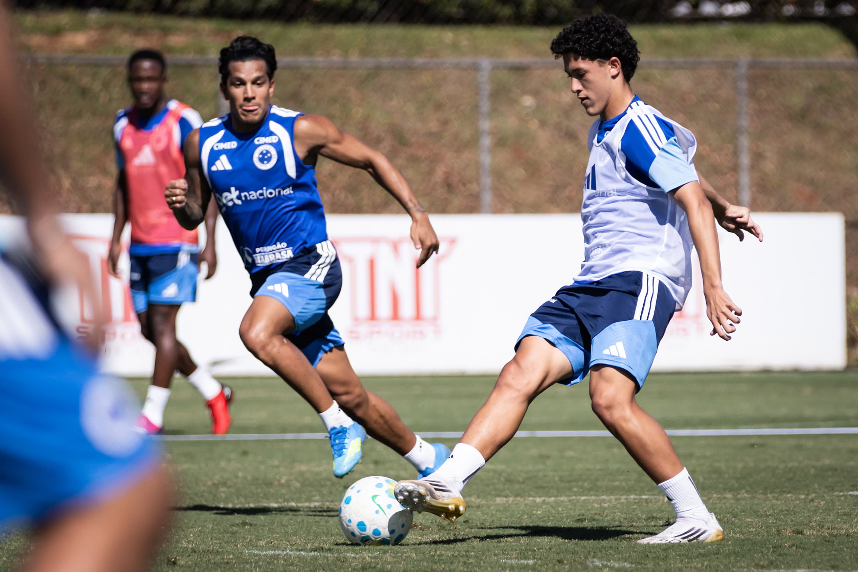 Escalação do Cruzeiro: meia sofre lesão na coxa e vira dúvida para clássico